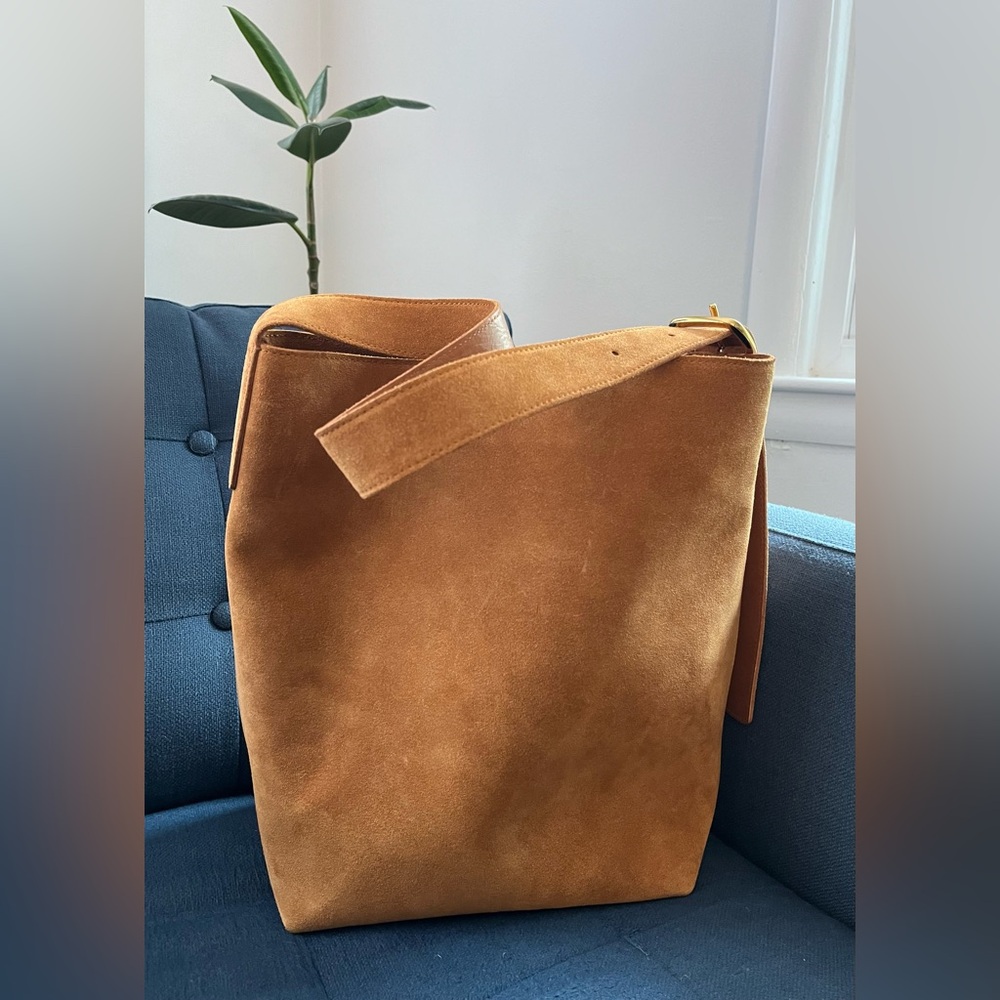 NWOT Madewell The Essential Bucket Tote: Dark Caramel Suede